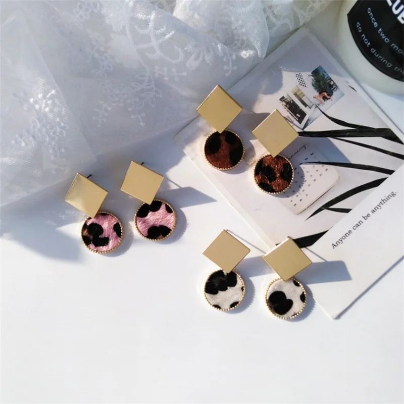 

2019 Korean temperament sexy pink leopard metal square earrings fashion geometric round dangle earrings women winter jewelry