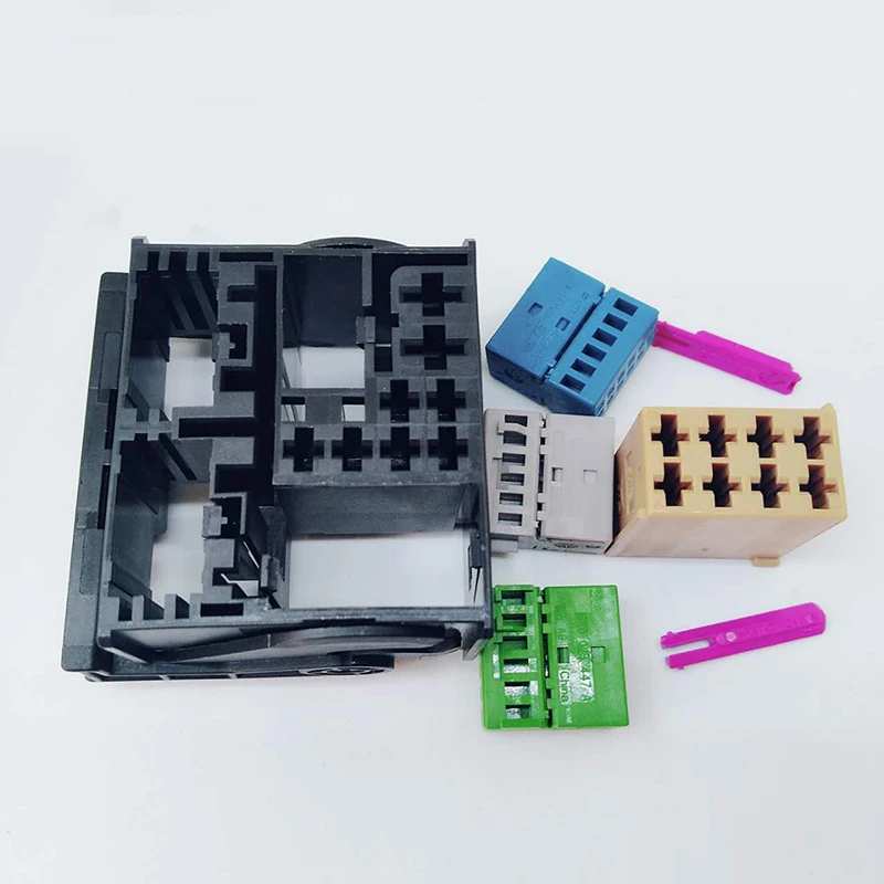 

TE Navigation Multimedia Host Harness Connector Plug With Terminal 8X0 035 444
