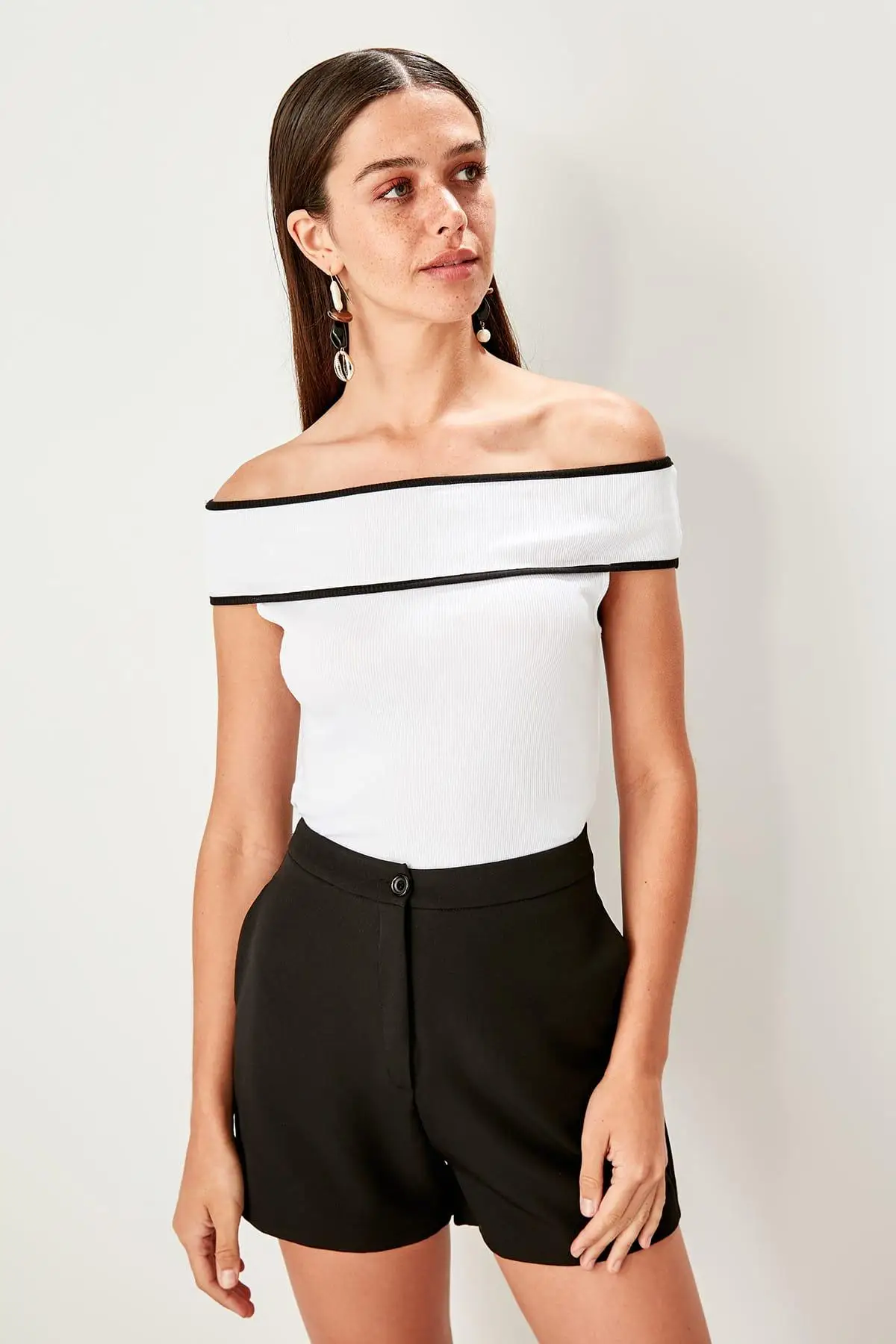 

Trendyol White Carman Collar Knitted Blouse TWOSS19BZ0231