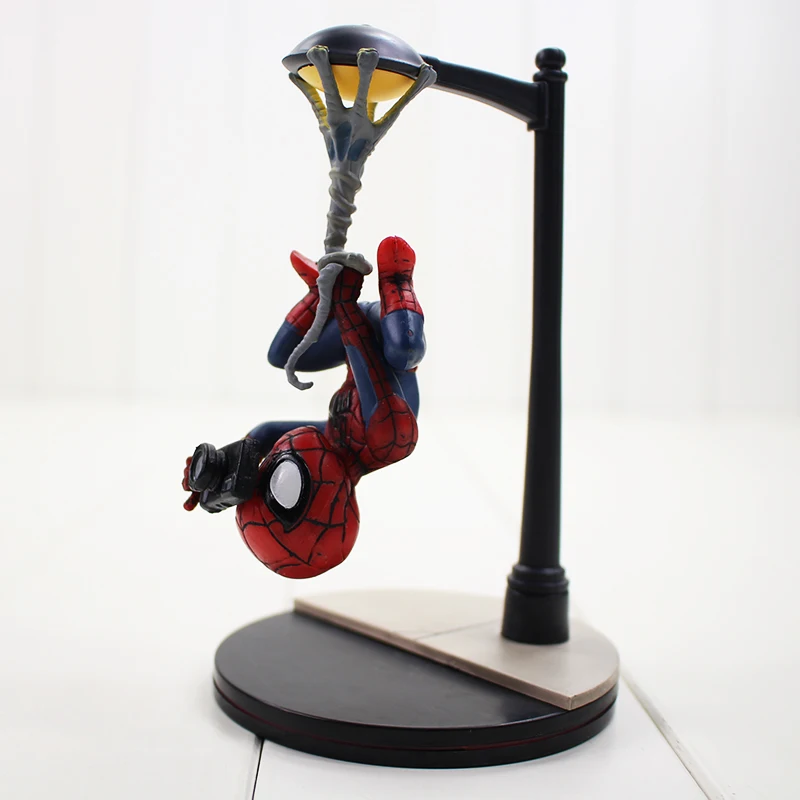 

14cm QFig Spiderman Figure Toy Super Hero Spider-Man Taking Photos Model Doll for Kids
