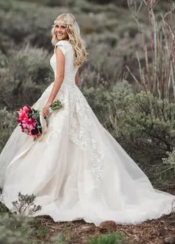 

New Ball Gown Lace Tulle Modest Wedding Dresses With Cap Sleeves Sweetheart Country Western Bridal Gowns Modest Sleeved