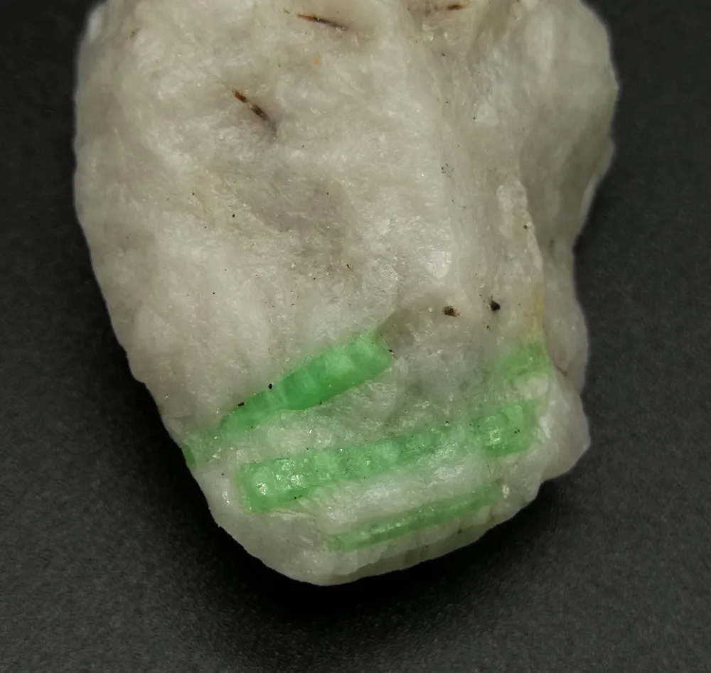 

Free shipping 21g Natural emerald mineral crystal specimen gem grade quartz teaching specimens stone collection from China