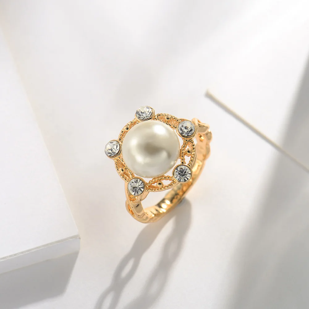 

QGGLE Gold Color Finger Round Hollow Ring Quality Alloy Rhinestone Simulated Pearl Rings for Women Female Jewelry