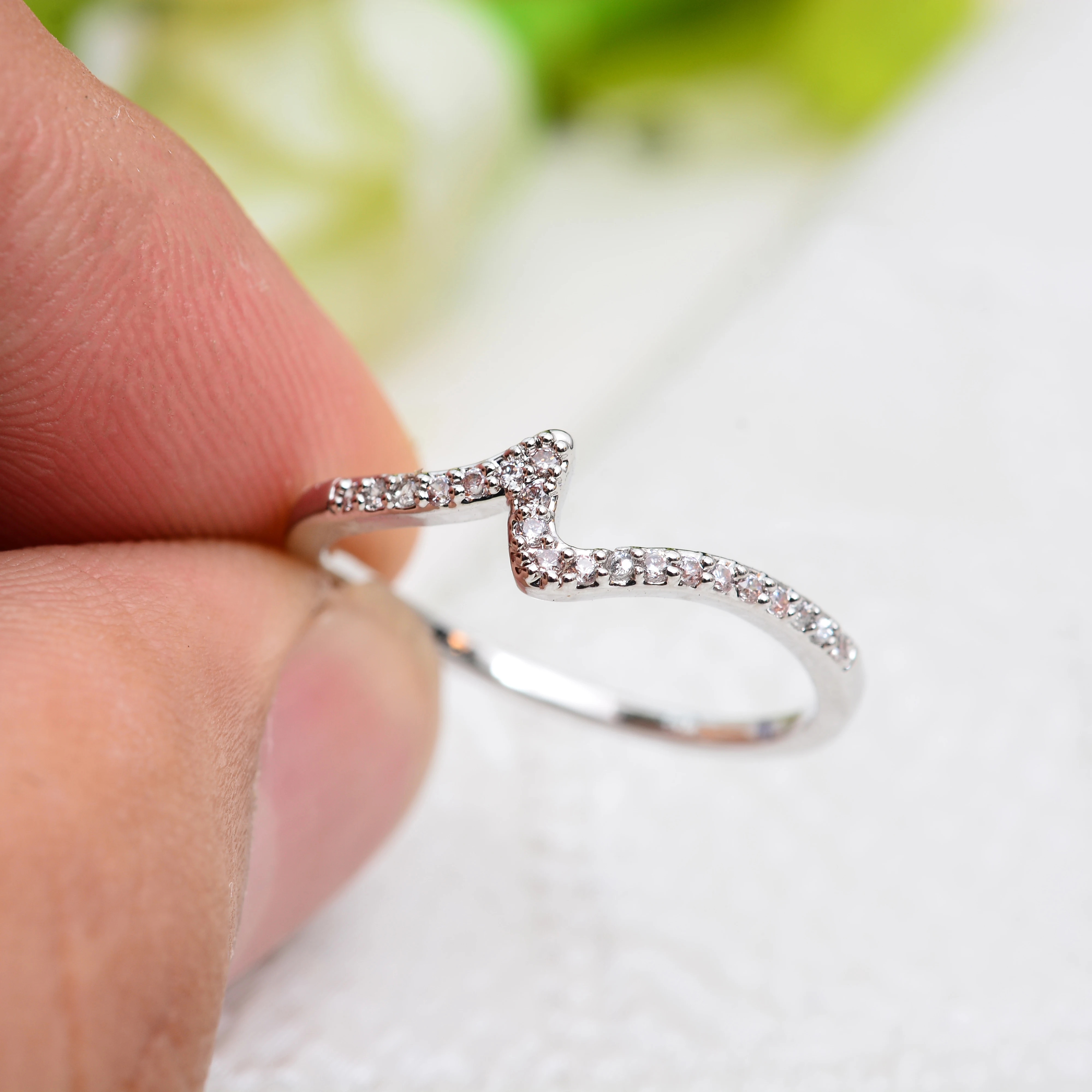 

KNOCK High quality Geometric Wave ring Ring for Women with Cubic Zircon Stone Shape Wedding Engagement Rings