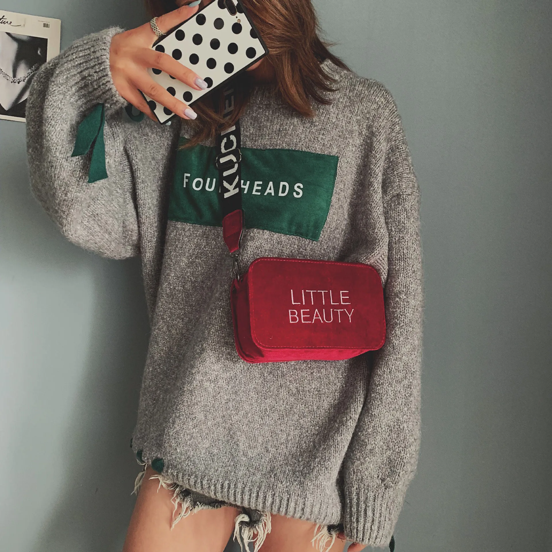 

Bag Female New Gold Velvet Small Square Bag Korean Version of The Trend of Hairy Shoulder Messenger Bag Letters Embroidered