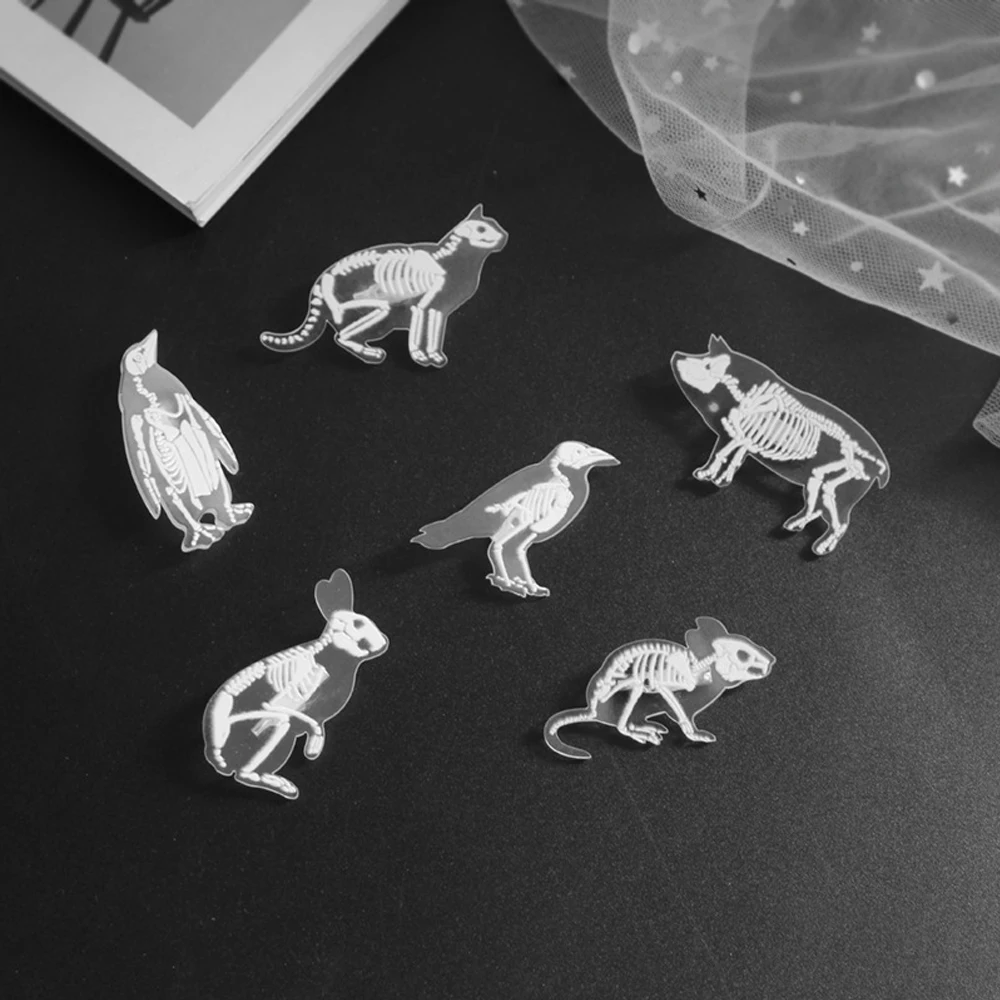 

Creative Transparent Acrylic Animal Skeleton Pins Brooches Mouse Rabbit Penguin Bird Pig Cat Brooch Bag Clothes Badge Jewelry