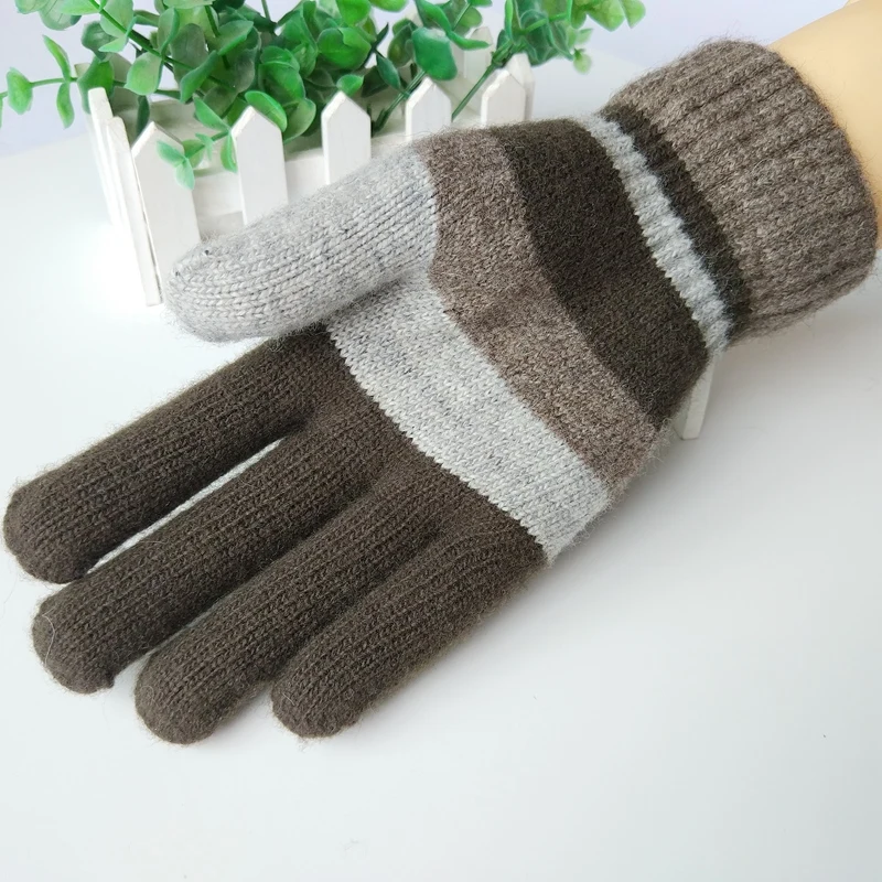 Free shipping 4 Pairs Spring ,Autumn,Winter season's cold preventing gloves suitable  for students and worker protecting gloves