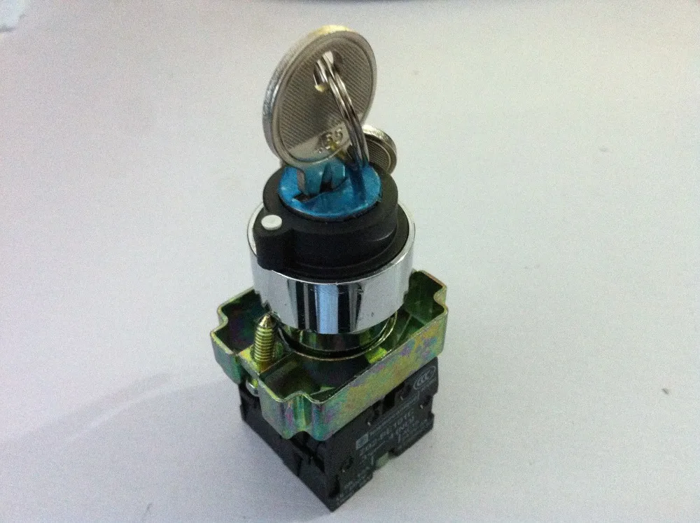 

BG33 XB2-BG33 3 Position 2N/O Locked Maintained Key Operated Selector Switch