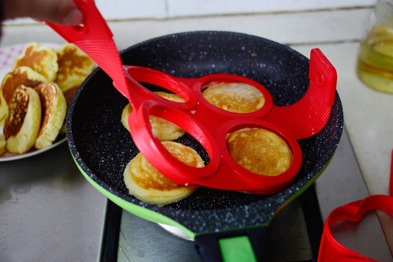 

4 Cavity Pancakes Maker New Product Fantastic Fast & Easy Way to Make Perfect cooking tool Silicone Pancake Mold Pastry Tools