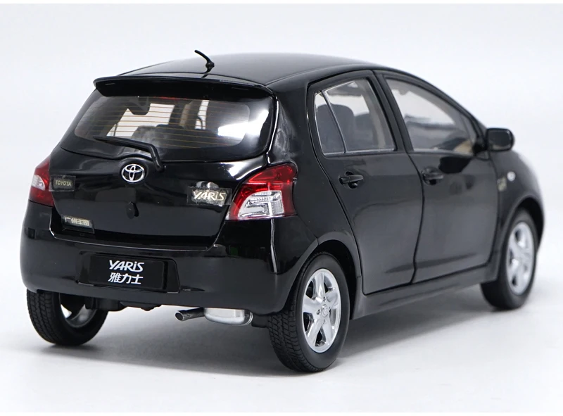 Оригинальная фабричная 1:18 TOYOTA YARIS игрушечная машинка из сплава, игрушки для детей, литая модель автомобиля, подарок на день рождения