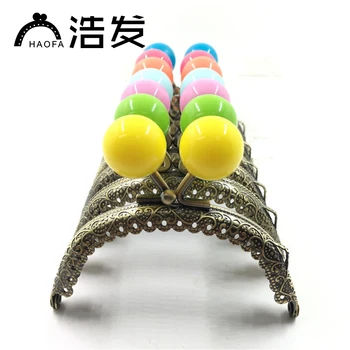 

8.5cm 10pcs Retro Pattern Sewing Metal Purse Frame with Center Candy Kiss Clasp Patchwork Bag Handle Making 24 colors optional