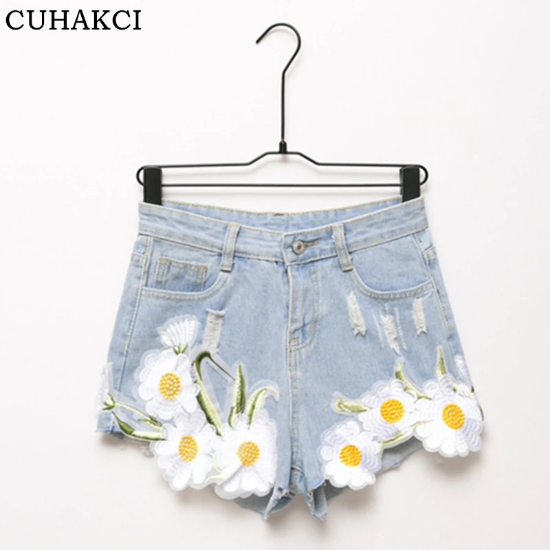

CUHAKCI Summer Shorts New Decals Corners Jeans Shorts Fashion White Flowers Middle Straight Women Denim Shorts Appliques