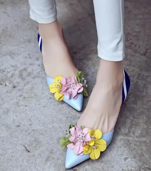 

Sexy Mixed Color Flower Decoration Pointed Toe Pumps Cut-out Beaded Low Heel Women Dress Shoes Sexy Girl Party Bride Shoes