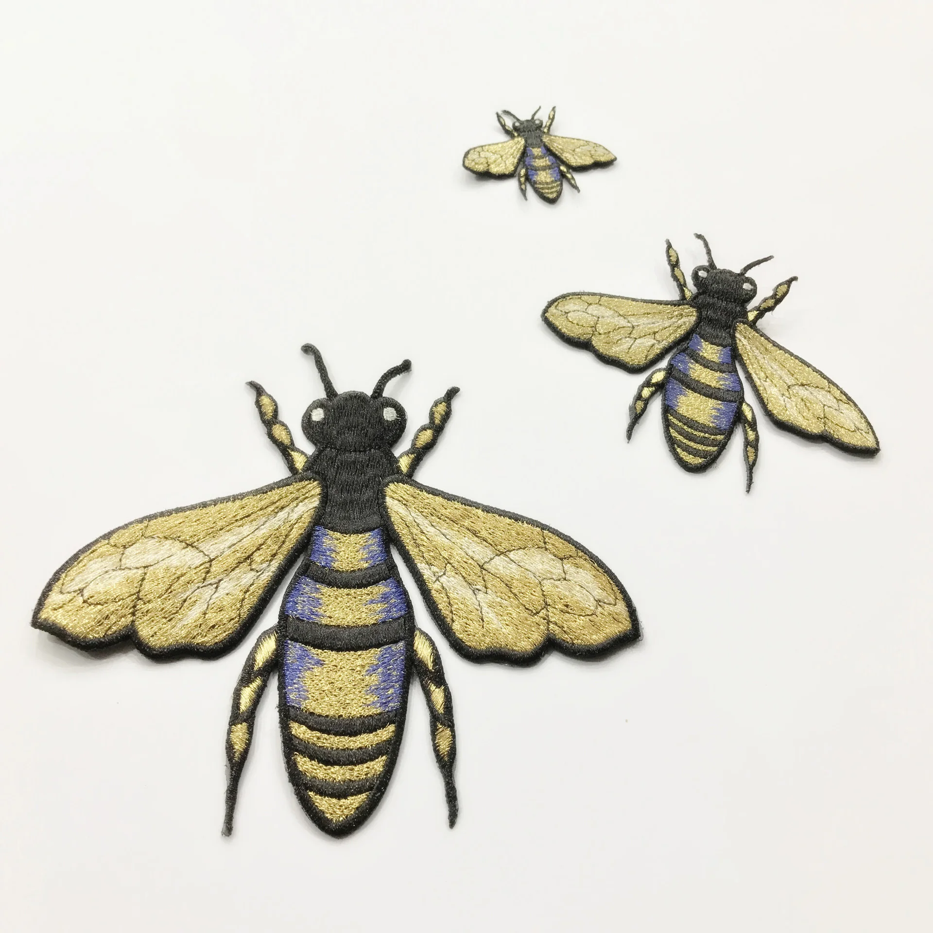 1pc Flying Bee Badge Iron Sew on Patch Embroidered Cloth Hat Jean Applique DIY