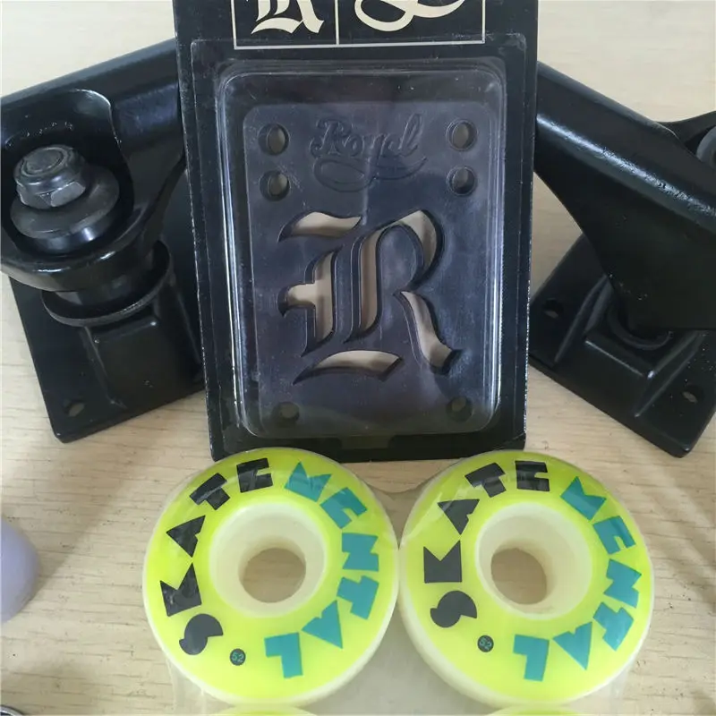 skateboard trucks andbearings andwheels (12)