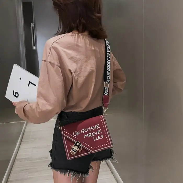 Новая Корейская версия матовой сумки на одно плечо с буквенным принтом для женщин и девочек, сумка с заклепками и замком, сумка из искусственной кожи, сумка-мессенджер WML99