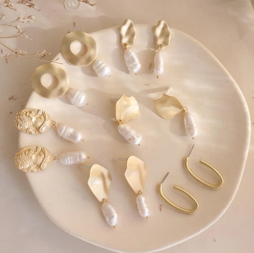 

Korea Design Metal Gold Geometric Irregular Circle Square Natural Freshwater Pearl Stud Earrings for Women Girl Gift