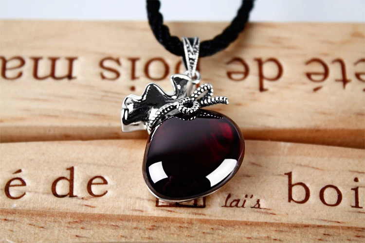 

Thai silver Purse Bag pendant garnet chalcedony Necklace Silver female sweater chain pendant