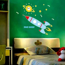 Großhandel Leuchtende Raumschiff Kreative Uhr Wandaufkleber Für Kinderzimmer Glow In The Dark Cartoon Weltraumrakete Vinyl Wandtattoos