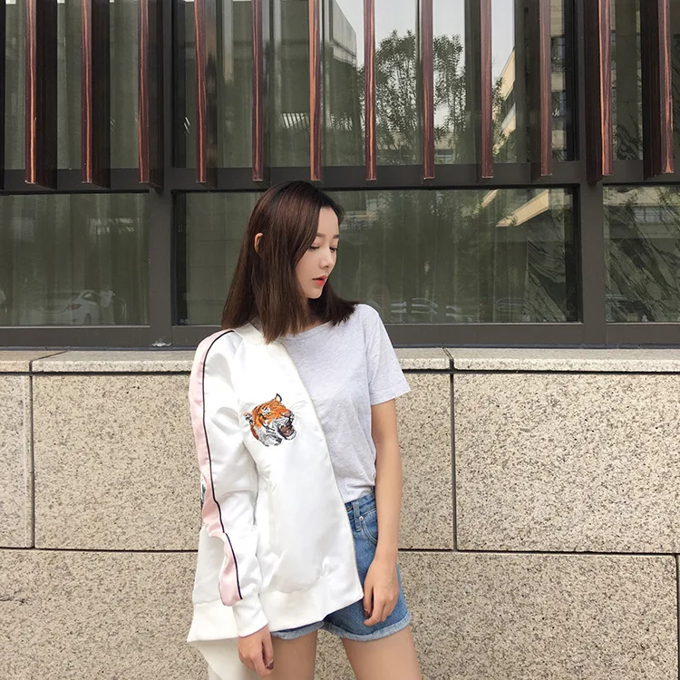Spring New Long Sleeve Heavy Work Tiger Embroidery Short Slim Baseball Women Fashion Women Jackets and Coats 2019