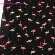 Хорошее Черное Трикотажное Хлопковое трикотажное платье для девочек, ткань с принтом фламинго для шитья, лоскутное шитье, женское платье, одежда