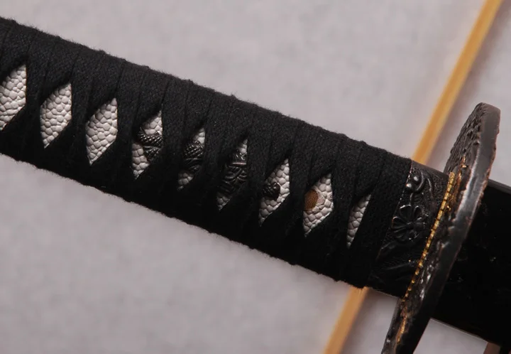 Günstig Brandon Schwerter 1060 Carbon Stahl Messer Sharp Welle Hamon Klinge Japanische Katana Schwarz Full Tang Ausbildung Samurai Schwert Metall Deco