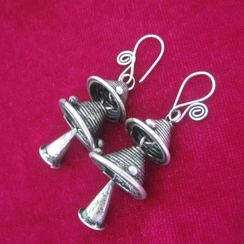 

National wind retro earrings Chinese clothing accessories handmade seedlings silver bell earrings