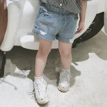 Короткие модные повседневные джинсовые шорты для маленьких девочек свободные штаны в Корейском стиле с эластичной резинкой на талии для маленьких девочек, г. Новые летние штаны для девочек