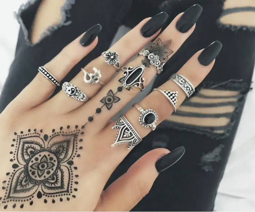 

WLP New Ring Retro Elegant Mysterious Carved Yin and Yang Gossip Graphic Moon Gem Yoga Symbol Combination Ring set for women