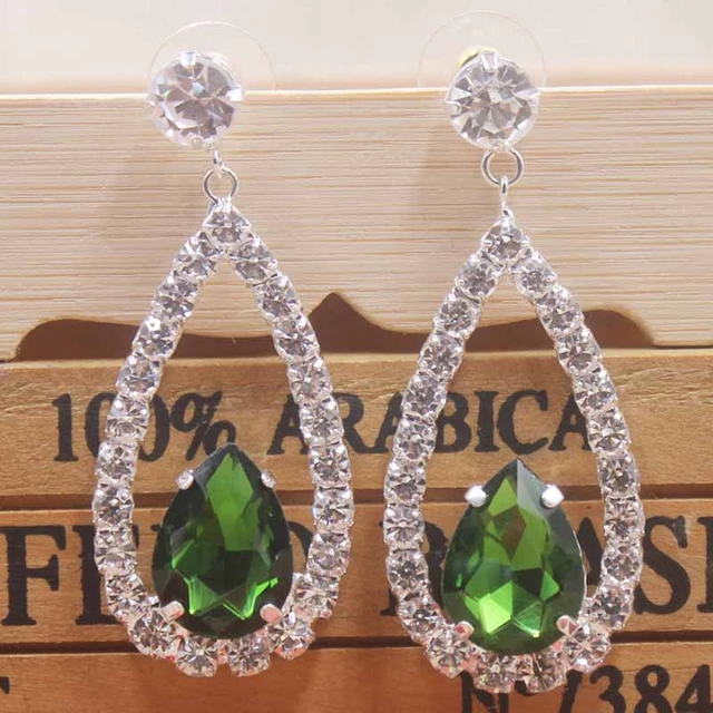 Boucles d'oreilles classiques poires ( goutte ) vert émeraude en verre