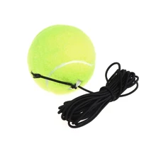 Зеленые теннисные мячи, тренажер, резиновый шнур, эластичная лента, отскок