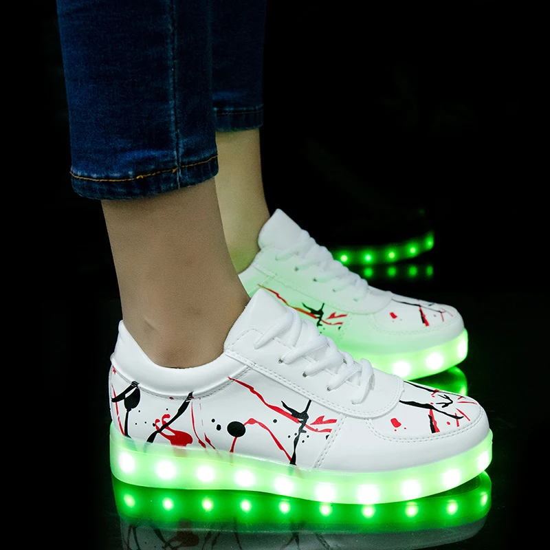 Новинка, светящиеся кроссовки для женщин, обувь с подсветкой, светящиеся кроссовки, зарядка через usb, мигающая обувь для женщин, светящаяся обувь