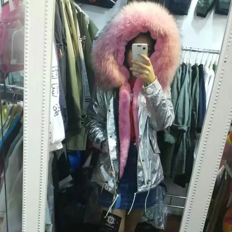 Приятный розовый Меховые пальто зимняя кожаная куртка серебро пальто женские верхняя одежда из меха енота с капюшоном/длинная парка - Цвет: short style