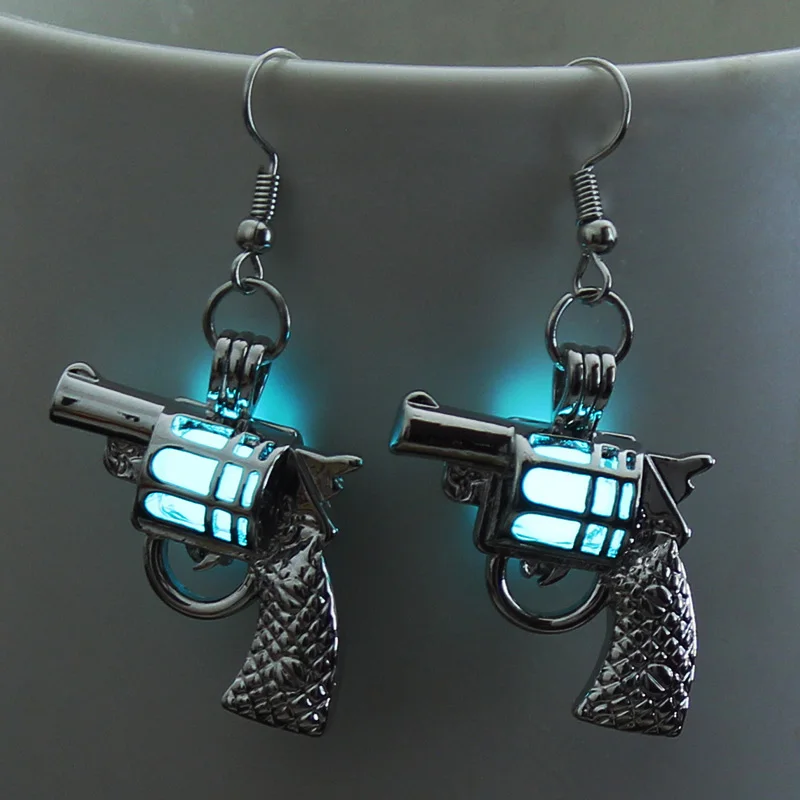 Светится в темноте пистолет серьги металлические Висячие серьги для женщин крутой кулон ночной панк мерцающие серьги ювелирные изделия - Окраска металла: Light Blue