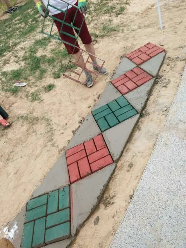 40*40*4 cm Pavement Mold Plastic Path Maker Paving Concrete Mold For Garden Path Pathmate Shovel