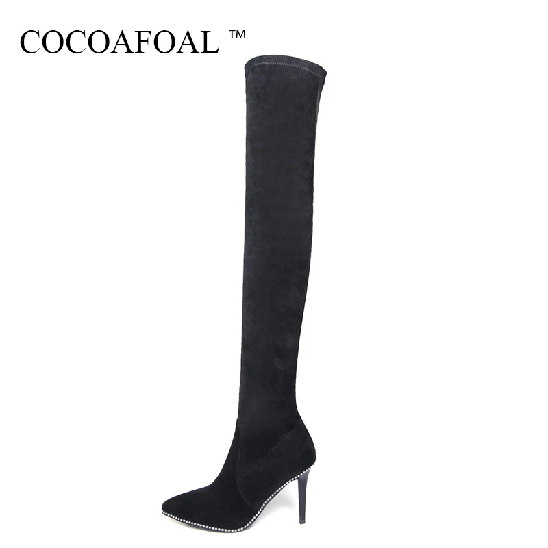 Goedkoop COCOAFOAL Winter vrouwen Chelsea Dij Hoge Laarzen Sexy Lederen Vrouw Hoge Hak Schoenen Zwart Klinknagel Over De Knie laarzen