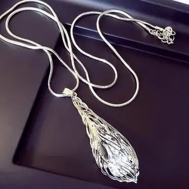 

Jewelry Bracelet High-end Fashion Hollow Crystal Leaves Long Decorative Necklace Wild Sweater Chain