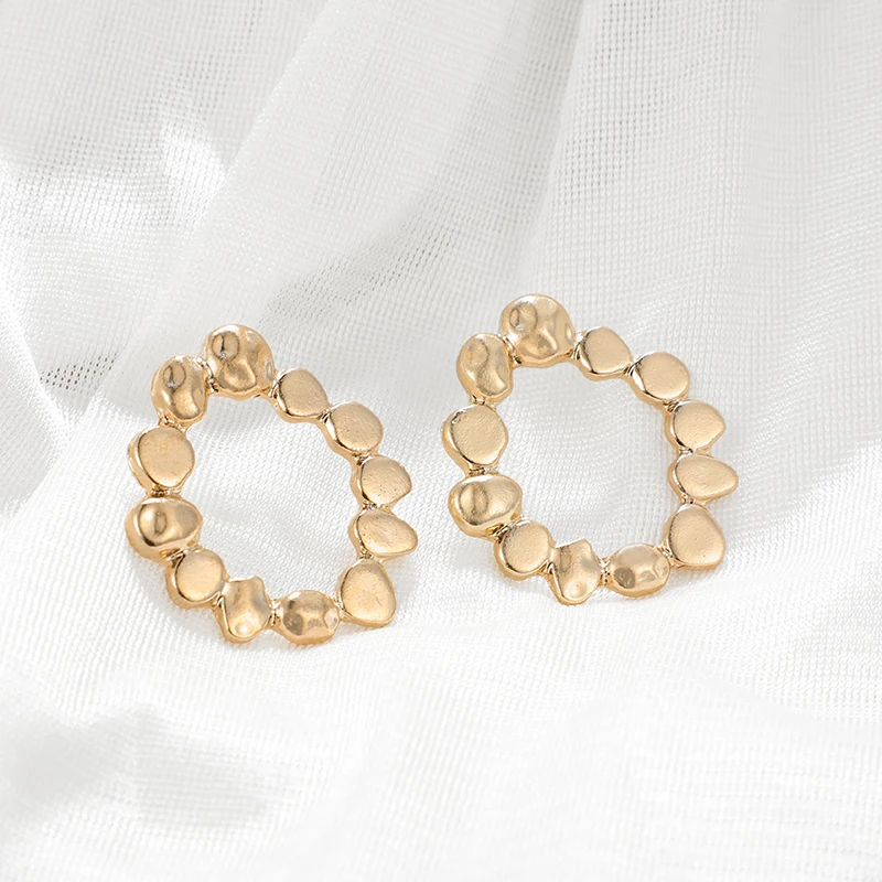 docona-Trendy-Gold-Color-Hollow-Round-Stud-Earrings-for-Women-Metal-Circle-Studs-Earrings-Party-Jewelry (4)