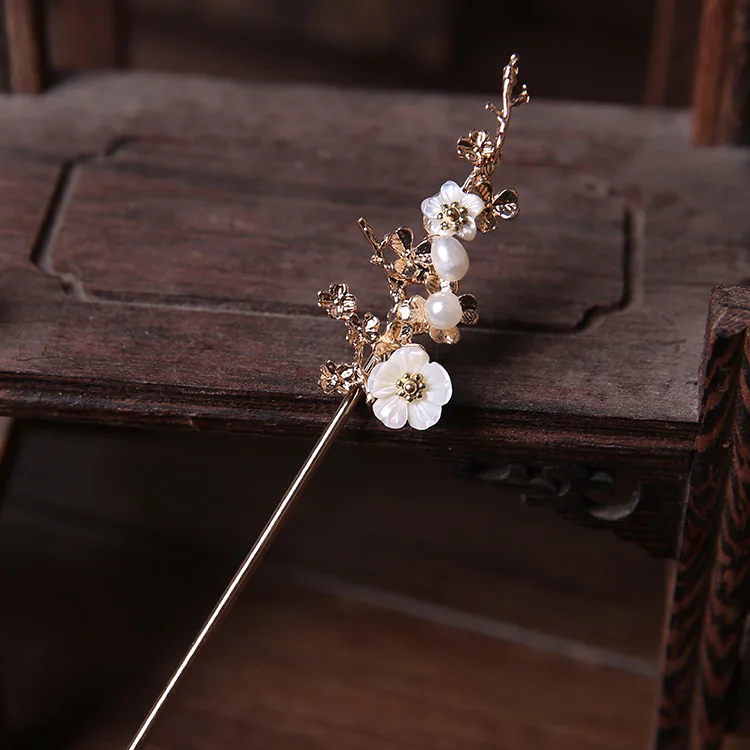 

Chinese Hanfu Bun Classical Pure Copper Hairpin Pearl Shell Scorpion Headdress Ancient Decoration