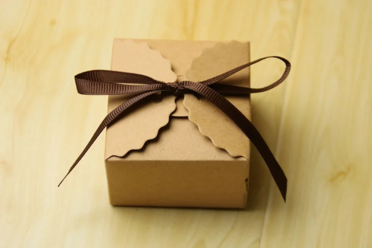 6,5*6,5*4,5 см Ретро Мини крафт-бумажная коробка DIY свадебный подарок коробки коробочка для конфет на вечеринку маленький одиночный торт упаковка с лентой