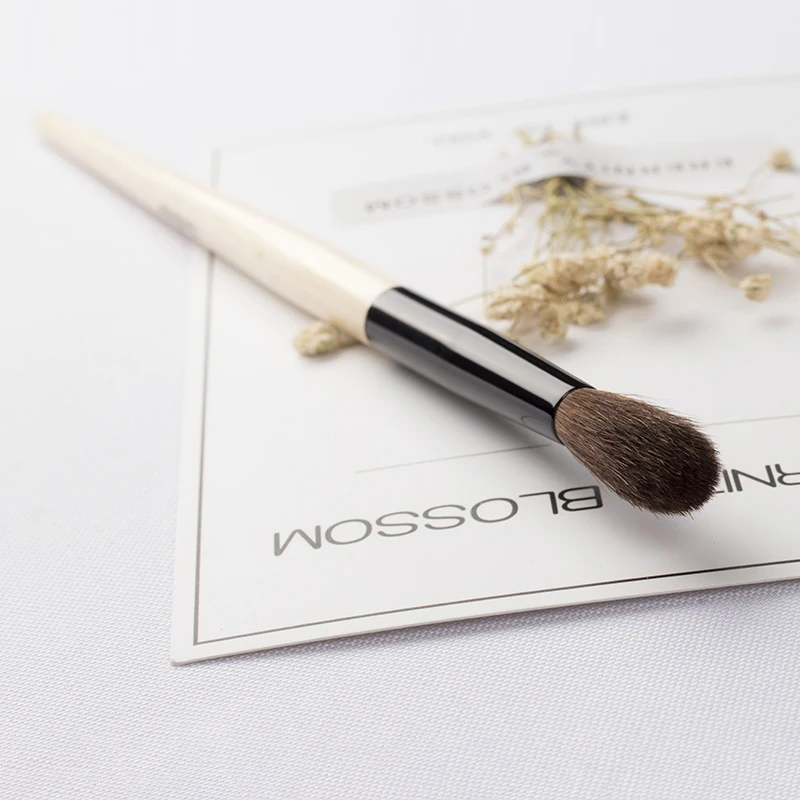 BOBBI BROWN EYE BLENDER BRUSH _ 4
