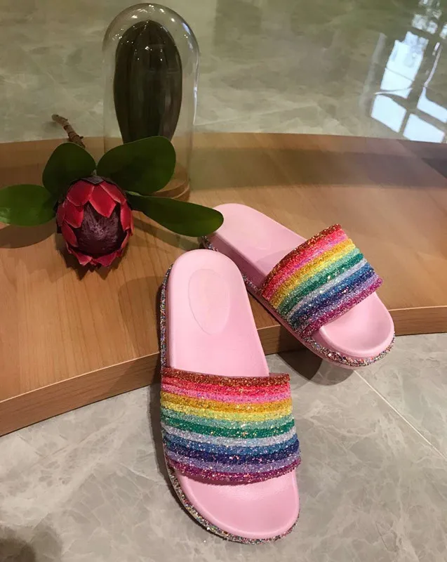 Женские шлепанцы радужной расцветки; блестящие шлепанцы; женская летняя обувь; шикарные шлепанцы; женские модные пляжные вьетнамки; женская обувь - Цвет: Pink 1st strap
