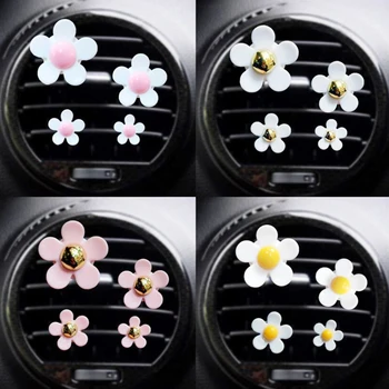 

4 pcs car outlet vent perfume clip small daisy air conditioning aromatherapy clip car interior decoration supplies air freshener