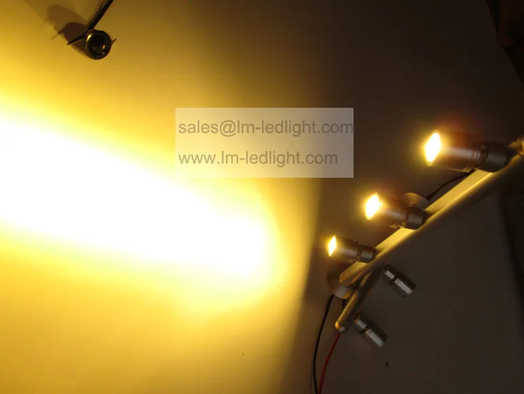 LED display light (203)