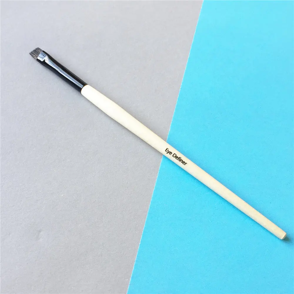 Bobbi Brown Eye Definer Brush _ 1