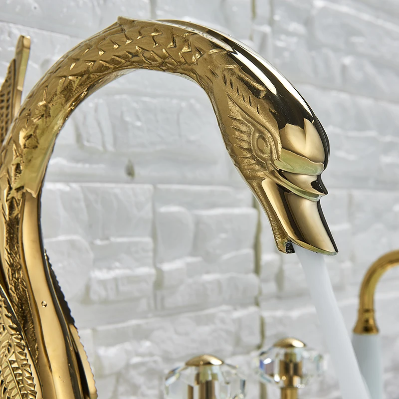 Широко распространенный Лебедь смеситель для ванны Золотой Ванна смеситель на бортике 3 ручки лебедь для ванны душевой набор с выдвижной насадкой для ручного душа