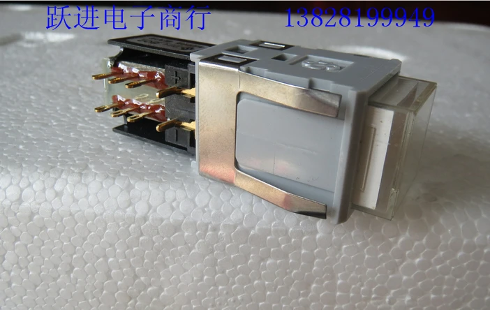 Import Japan DS TYPE802 with a strong light LED lock switch Embedded gold plated 8 pin 8 feet 8 foot push button switch Import Japan DS TYPE802 with a strong light LED lock switch Embedded gold plated 8 pin 8 feet 8 foot push button switch