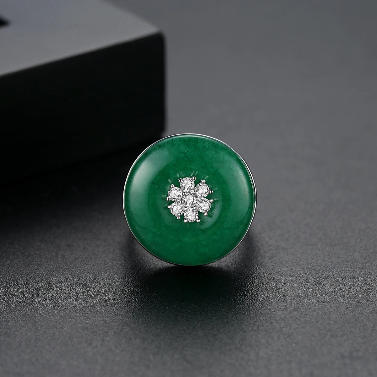 LUOTEEMI Новое круглое кольцо с зеленым камнем для женщин, юбилейное кольцо с AAA кубическим цирконием, модное ювелирное изделие, бижутерия R18072202