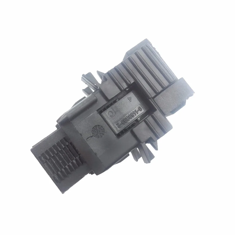 61316967601 Brake Stop Light Switch for BMW E38 E39 E46 E53 X5 E65 E66in Car Switches & Relays