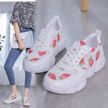 Толстая подошва прекрасный и модный клубника женская обувь летние дышащие сетчатые туфли новая девушка кроссовки для активного отдыха